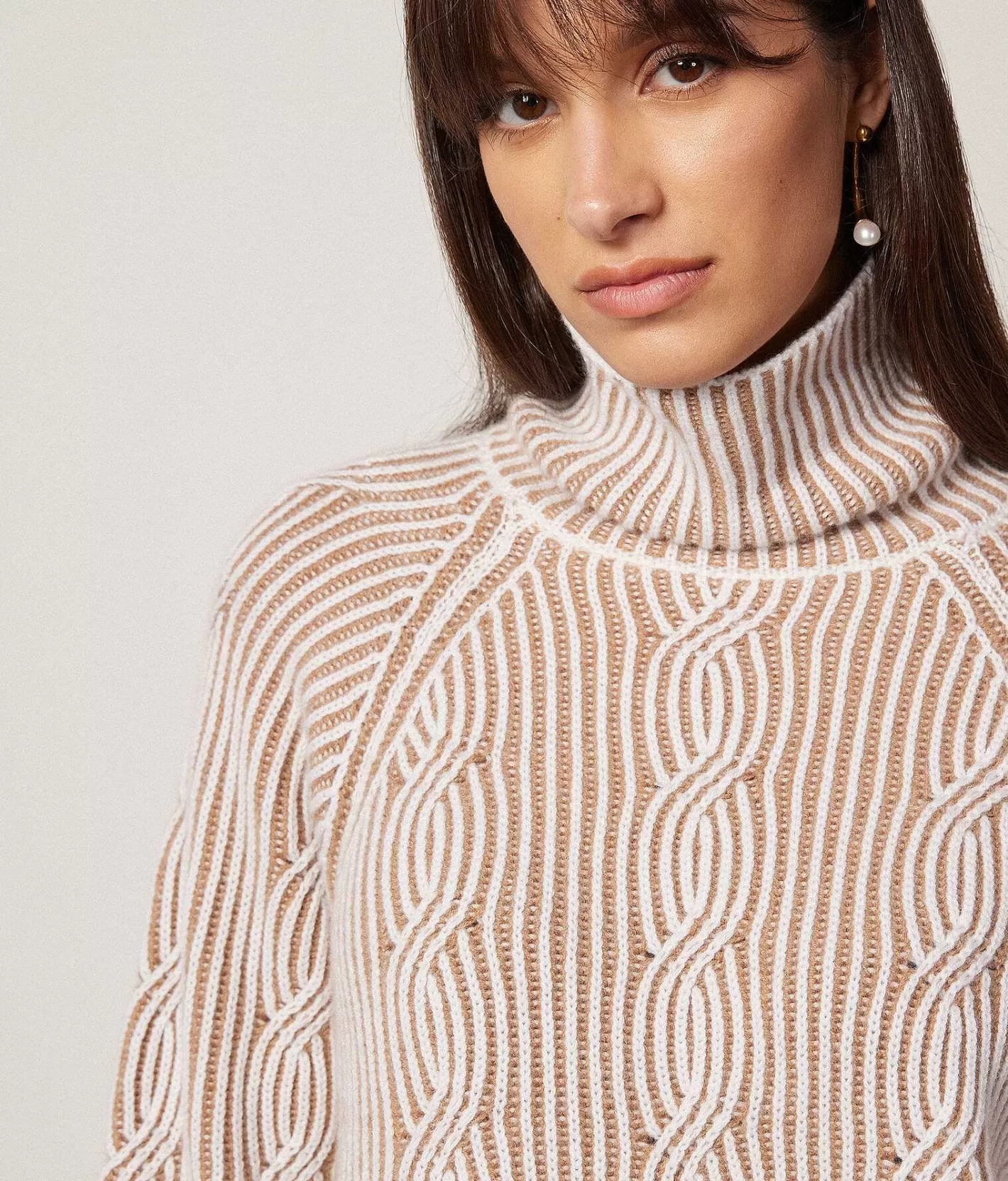 Falconeri Maglia Collo Alto In Cashmere Ultrasoft Trecce Bicolore Sale